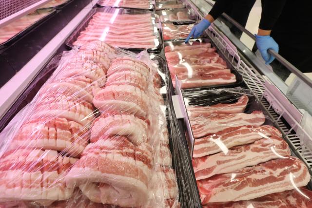 Emart discounts pork belly amid consumer outrage over price hikes