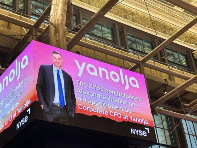 2023년 12월 NYSE는 야놀자의 알렉산더 이브라힘 CFO 취임에 대한 축하 메시지를 전광판에 띄웠다 사진이수진 야놀자 창업자 페이스북