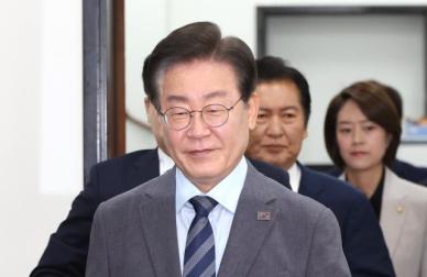 연임 도전 이재명, 당대표 사퇴..."민주당의 길 고민"