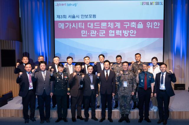 Attendees pose for commemorative photo at security forum at Seoul City Hall on June 24 2024 AJU PRESS Park Jong-hyeok