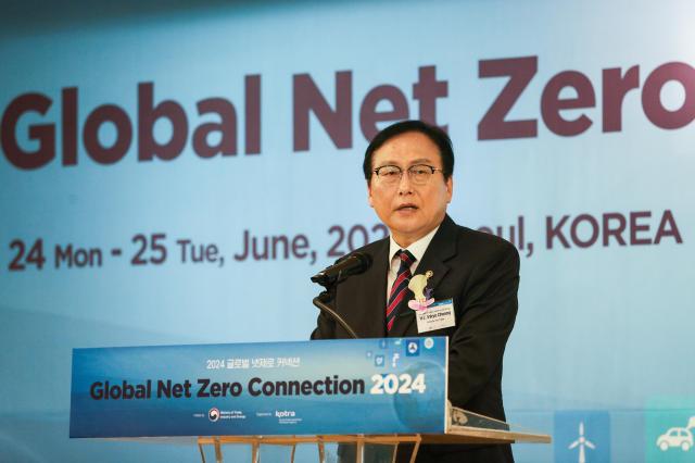 Jung In-kyo, head of the Ministry of Trade, Industry and Energy's Trade Negotiation Division, delivers a welcome speech at the Global Net Zero Connection 2024 at the Lotte Hotel in Jung-gu, Seoul, on June 24, 2024. AJU PRESS Kim Dong-woo