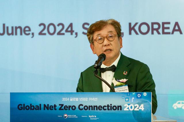 Kim Sang-hyup Co-Chairperson of Presidential Commission on Carbon Neutrality and Green Growth delivers a congratulatory speech at the Global Net-zero Connection 2024 at Lotte Hotel in Jung-gu Seoul on June 24 2024 AJU PRESS Kim Dong-woo 