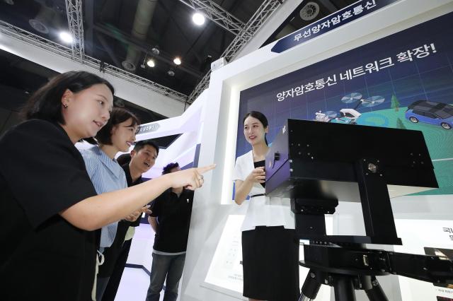  KT대표이사 김영섭가 ‘퀀텀 코리아 2024’에 참여해 양자암호통신기술들을 선보인다고 25일 밝혔다