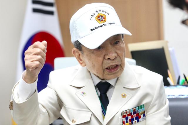 Kang Yong-hee recounts the memories of the Korean war on June 18  AJU PRESS Han Jun-gu