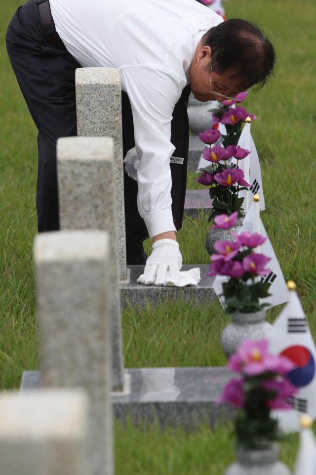 Volunteers clean tombstones at the Seoul National Cemetery in Seoul on June 25 2024 AJU PRESS Han Jun-gu