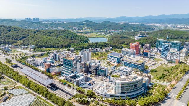 대구경북경제자유구역청은 ICT집적단지인 수성알파시티가 기회발전특구로 최종 지정됨에 따라 관련 기업의 관심이 높아졌으며 수성알파시티 전경이다 사진대경경자청