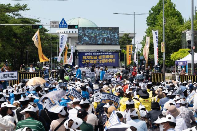 Small business owners rally demanding minimum wage reform National Assembly Seoul June 25 2024 AJU PRESS Park Jong-hyeok