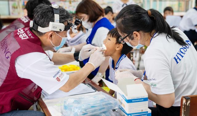 효성은 지난 10월 베트남 지역주민을 위한 의료봉사단 미소원정대를 파견했다 사진효성