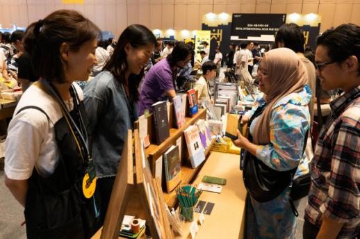 VISUALS: Koreas largest book fair underway in Seoul 