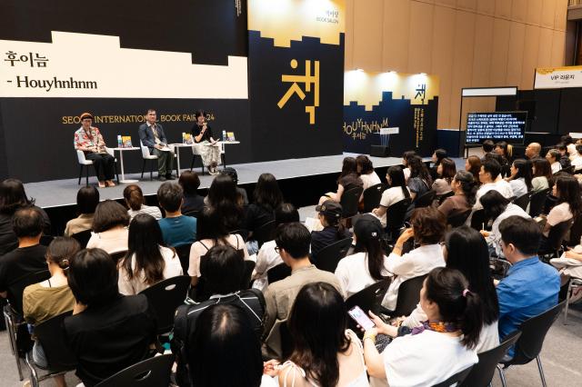 Novelist Kim Yeon-su and picture book author Kang Hye-sook will deliver a keynote speech on the theme of Houyhnhnm at the Seoul International Book Fair 2024, to be held on June 26, 2024, at COEX in Gangnam Seoul.