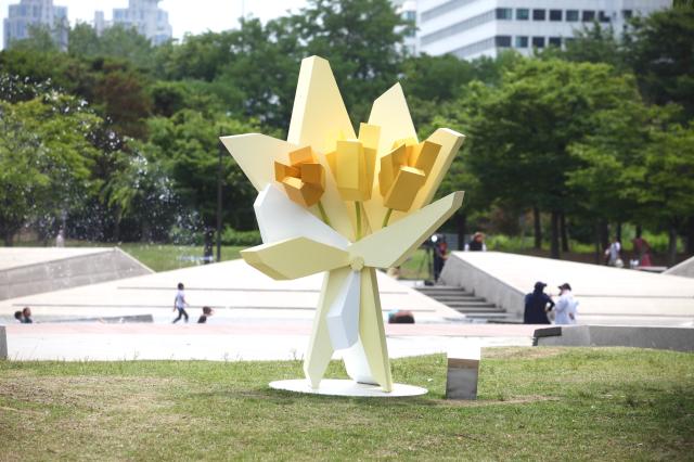 Gyeonsaeng sculpture exhibition installations at Yeouido Hangang Park in Seoul on June 27 2024 AJU PRESS Han Jun-gu