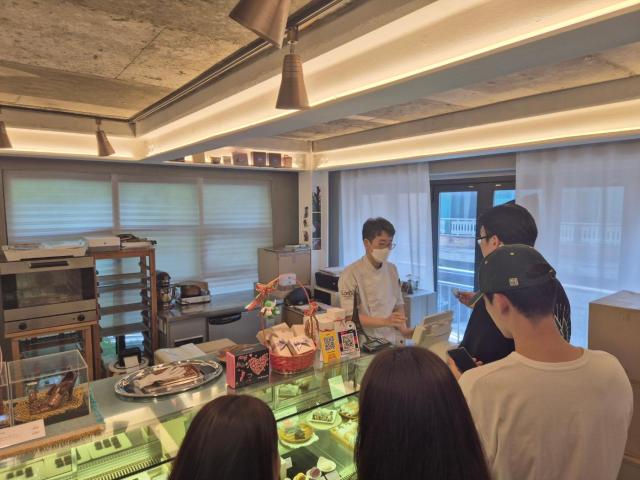 Customers wait in line to buy chocolate bars at bakery Laon D in Seoul on June 21 2024 AJU PRESS Park Ung