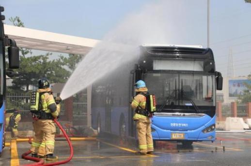 Firefighters conduct drill in Seoul to prepare for electric bus fires
