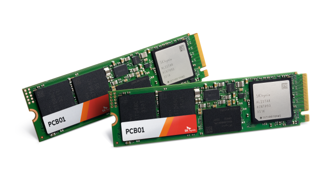 SK하이닉스가 온디바이스 인공지능AI PC에 탑재되는 업계 최고 성능 솔리드스테이트드라이브SSD 제품인 PCB01의 개발을 완료했다고 28일 밝혔다사진SK하이닉스