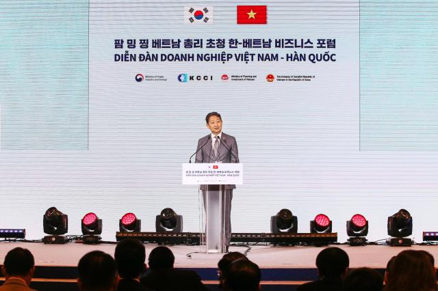 Bộ trưởng Bộ Thương mại Công nghiệp và Năng lượng Ahn Duk-geun phát biểu chào mừng ẢnhAJU PRESS Kim Dong-woo dongajupresscom
