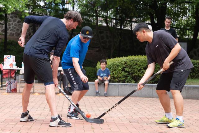 Players from both sides prepare for second half puck drop at Jeongdong Park in central Seoul July 1 2024 AJU PRESS Park Jong-hyeok