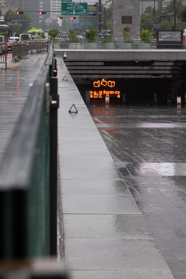 Downpour at Gwanghwamun Square in central Seoul on July 2 2024 AJU PRESS Park Jong-hyeok
