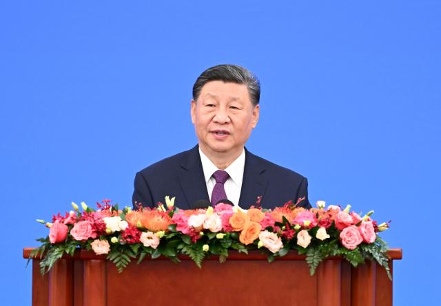 시진핑 중국 국가주석이 28일 베이징 인민대회당에서 열린 평화공존 5원칙 제시 70주년 기념대회에서 연설하고 있다 