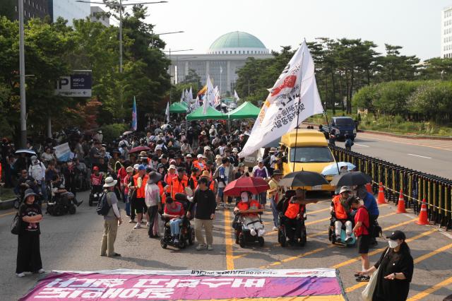 Protesters prepare for the parade during the Move Toward Parade organized by SADD in front of the National Assembly on July 1 2024 AJU PRESS Han Jun-gu