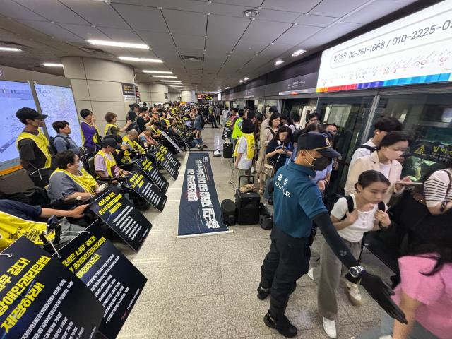 Protesters perform a die-in during the Move Toward Parade organized by SADD at the National Assembly station platform on July 2 2024 AJU PRESS Han Jun-gu