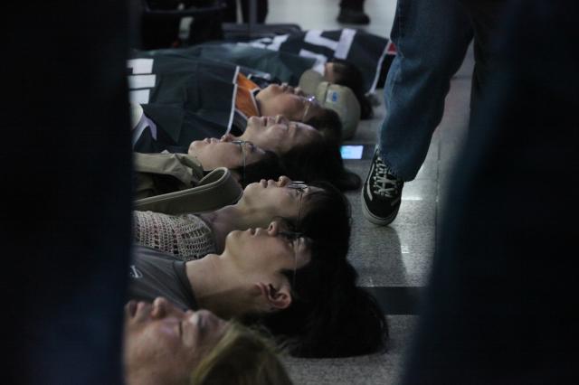 Protesters perform a die-in during the Move Toward Parade organized by SADD at the National Assembly station platform on July 2 2024 AJU PRESS Han Jun-gu