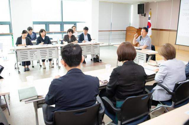 김장호 구미시장이 저출생 인구 종합 대책 점검 보고회에서 저출생 극복 방안에 대해 이야기 하고 있다사진구미시