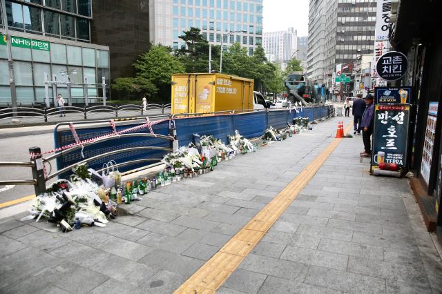 Flowers and bottles of alcohol left by people are placed at the accident site near City Hall Station in Seoul on July 4 2024 AJU PRESS Han Jun-gu
