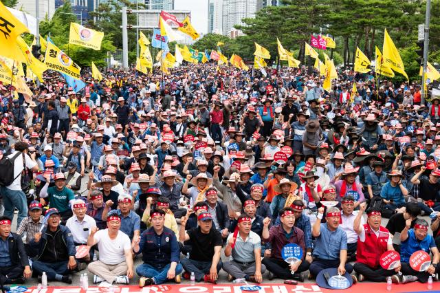 Hanwoo Association members at cattle return protest rally Yeouido Seoul July 3 2024 AJU PRESS Park Jong-hyeok