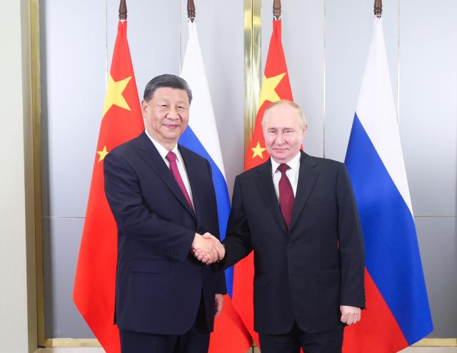 시진핑 중국 국가주석왼쪽과 블라디미르 푸틴 러시아 대통령이 3일현지시각 SCO 정상회의에 앞서 정상회담을 가졌다 사진신화통신