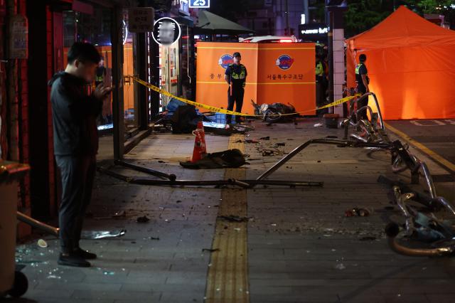Policemen guard a car crash site near the Seoul City Hall on July 1 The accident killed nine people and injured seven Yonhap Photo