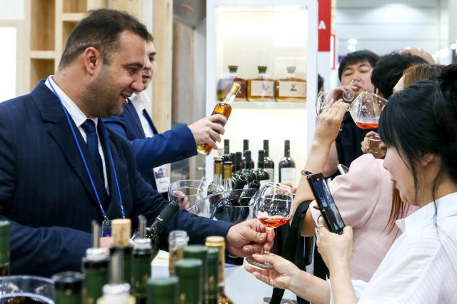 PHOTOS: Seoul International Wine & Spirits Expo Kicks Off at COEX