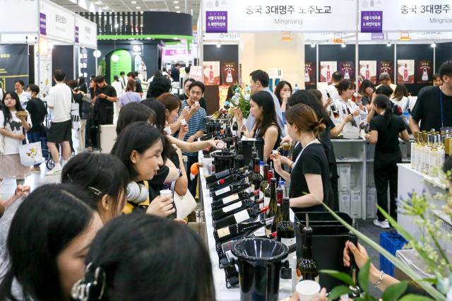 Visitors are tasting wine at Seoul International Wine  Spirits Expo at COEX in Seoul on July 4 2024 AJU PRESS Kim Dong-woo