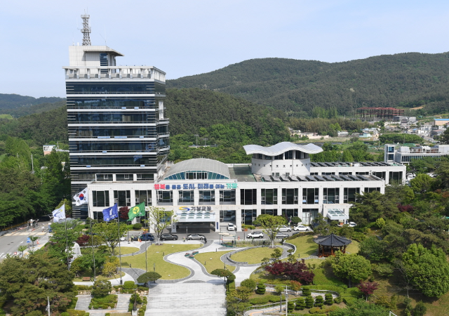 이번 사업은 인공지능AI 기술과 빅데이터를 활용하여 복지욕구를 신속히 파악하고 초기상담을 진행하며 복지위기 알림 앱 등을 통해 새로운 복지발굴 수요에 대응하는 것을 목표로 하고 있다사진기장군