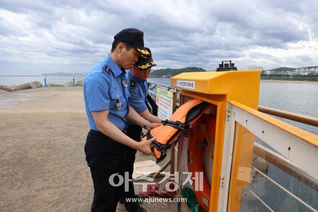 김환경 동해해경서장이 비지정해변 위험항포구 경비함정 구조거점파출소 등 안전사고 예방을 위해 연이는 현장행보를 하고 있다사진동해해경