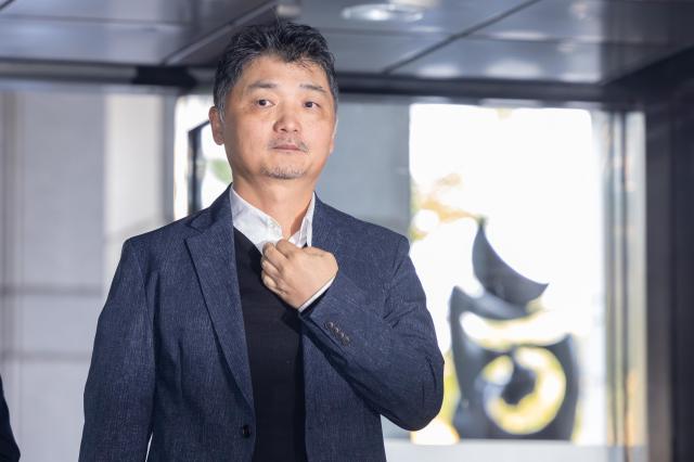 Prosecution questions Kakao founder over alleged stock manipulation 