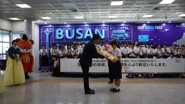 지벤학원 입국 환영행사 사진한국관광공사 