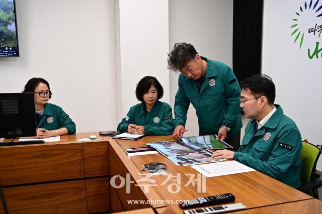 대구 동구청은 호우경보가 발효됨에 따라 윤석준 동구청장이 간부와 대책회의를 했다 사진대구 동구