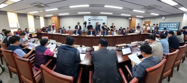 Korea raises minimum wage above 10,000 won for first time