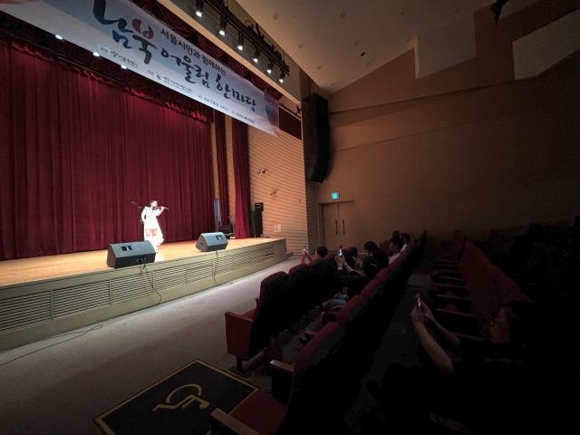 Kim Su-young a member of the Pyongyang Arirang Art Association composed of North Korean defectors plays the violin at the North Korean traditional culture and art performance in Yangcheon Seoul on July 8 2024 AJU PRESS Han Jun-gu