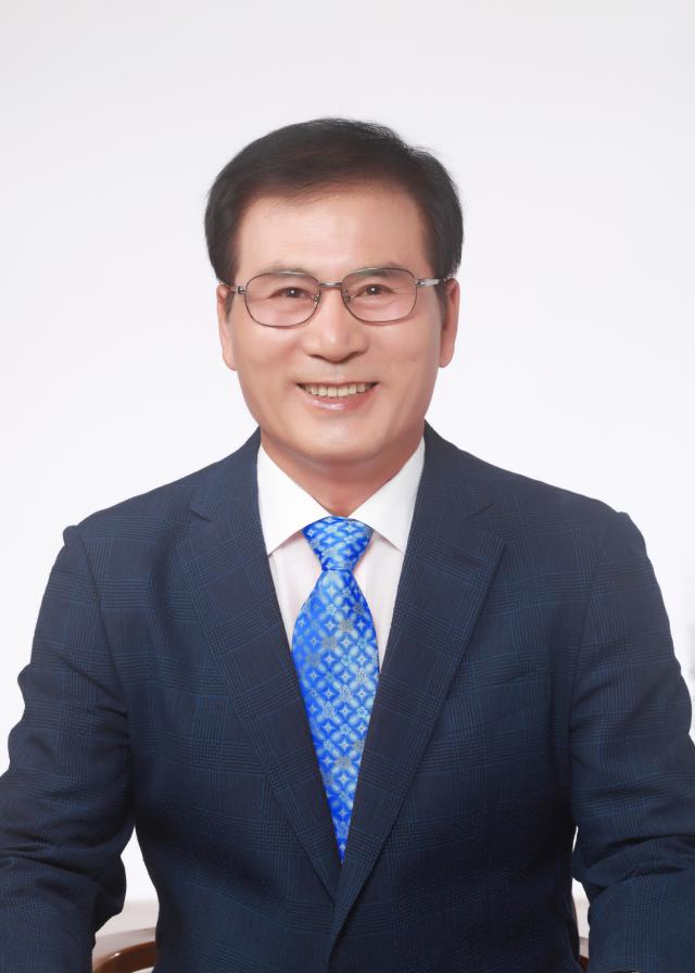 이상익 함평군수가 함평군 인재양성기금에 2024년 상반기 급여 전액을 기부하여 지역사회의 귀감이 되고 있다사진함평군