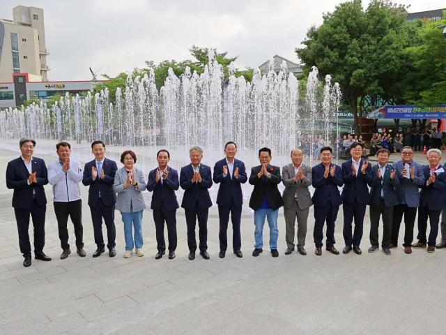 해남군 군민광장에 음악분수가 조성돼 환상적인 여름밤의 휴식을 선물한다사진해남군