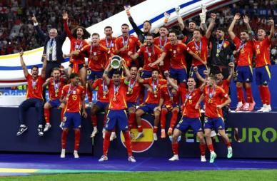 스페인, 유로 대회 사상 첫 4회 우승…해리케인 또 무관 