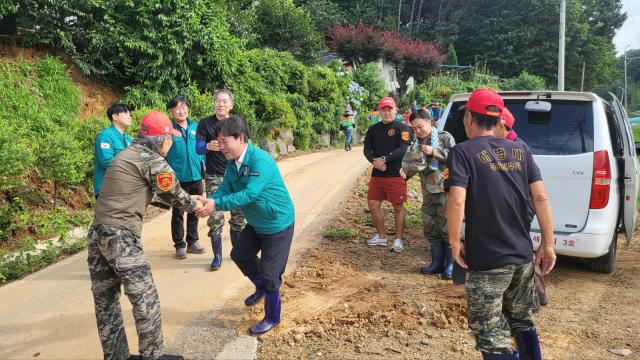 해병대전우회 부여지회수해복구 봉사활동 모습사진부여군