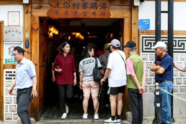 People line up in front of a Samgyetang restaurant in Jongno-gu Seoul on July 15 2024 AJU PRESS Kim Dong-woo