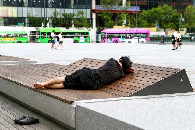 Visitors cool off at Gwanghwamun Plaza in Jongno central Seoul during a summer day on July 15 2024 AJU PRESS Kim Dong-woo