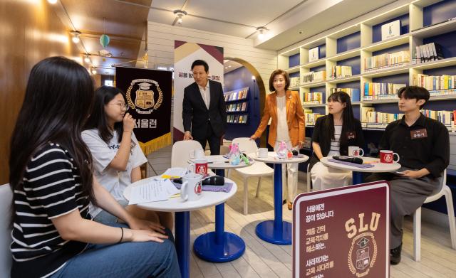 국민의힘 나경원 당 대표 후보와 오세훈 서울시장이 16일 오전 서울 중구 시립서울청소년센터에서 열린 서울런 멘토단 간담회에 참석하고 있다 2024716 공동취재