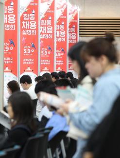 Mất gần 1 năm để một sinh viên tốt nghiệp đại học tìm được việc làm ở Hàn Quốc