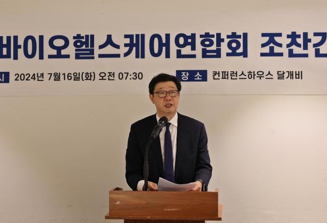 한국제약바이오헬스케어연합회 조찬 간담회에 참여한 노연홍 제약바이오협회장사진한국제약바이오헬스케어연합회