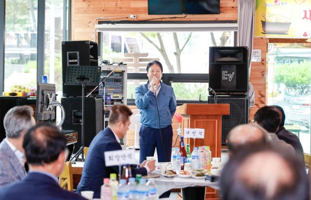 이병한 성주군수가 iM뱅크대구은행 사랑의 복나눔행사에 참석해 격려사를 하고 있다사진성주군