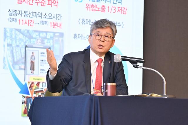 오상록 한국과학기술연구원KIST 원장이 17일 오전 서울 성북구 KIST 국제협력관에서 열린 기자간담회에서 취재진 질문에 답하고 있다 사진KIST